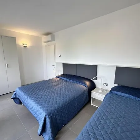 Apartment Pool Access Penthouse Near The