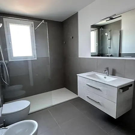 Apartment Pool Access Penthouse Near The