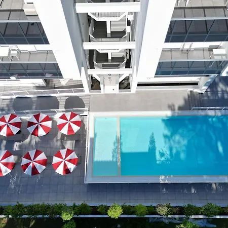 Pool Access Penthouse Near The *