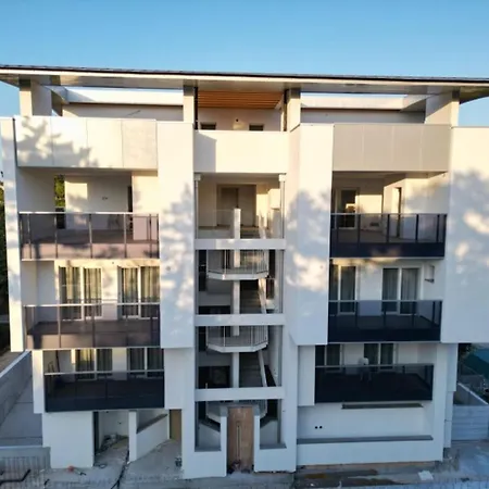 Pool Access Penthouse Near The Apartment